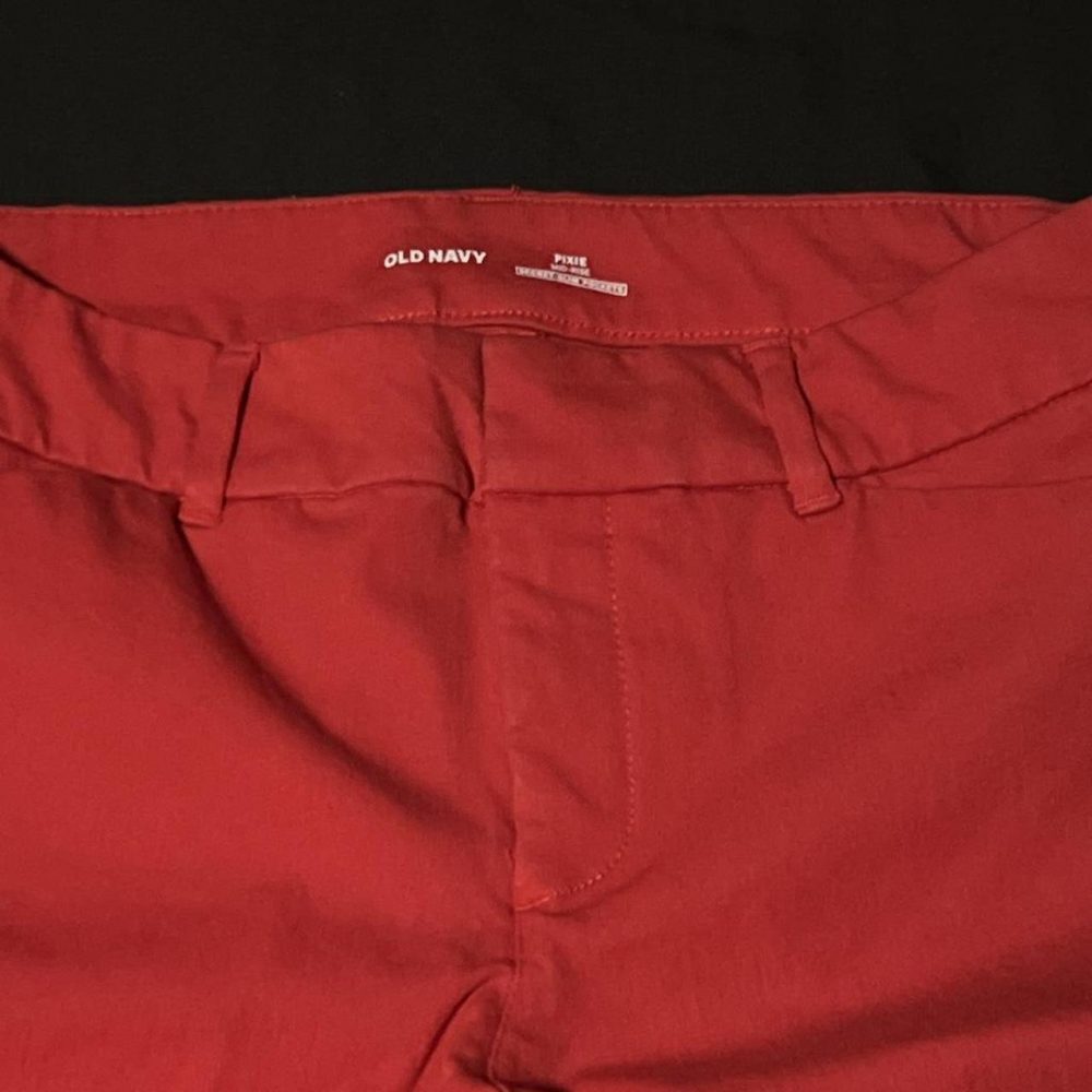 Old Navy red high-waisted pants Size 4 #highwaisted #flare